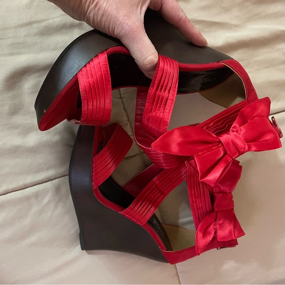 Gorgeous Christmas Red ankle strap bow wedges, 5/6”inches in height.Brand New - Picture 2 of 6
